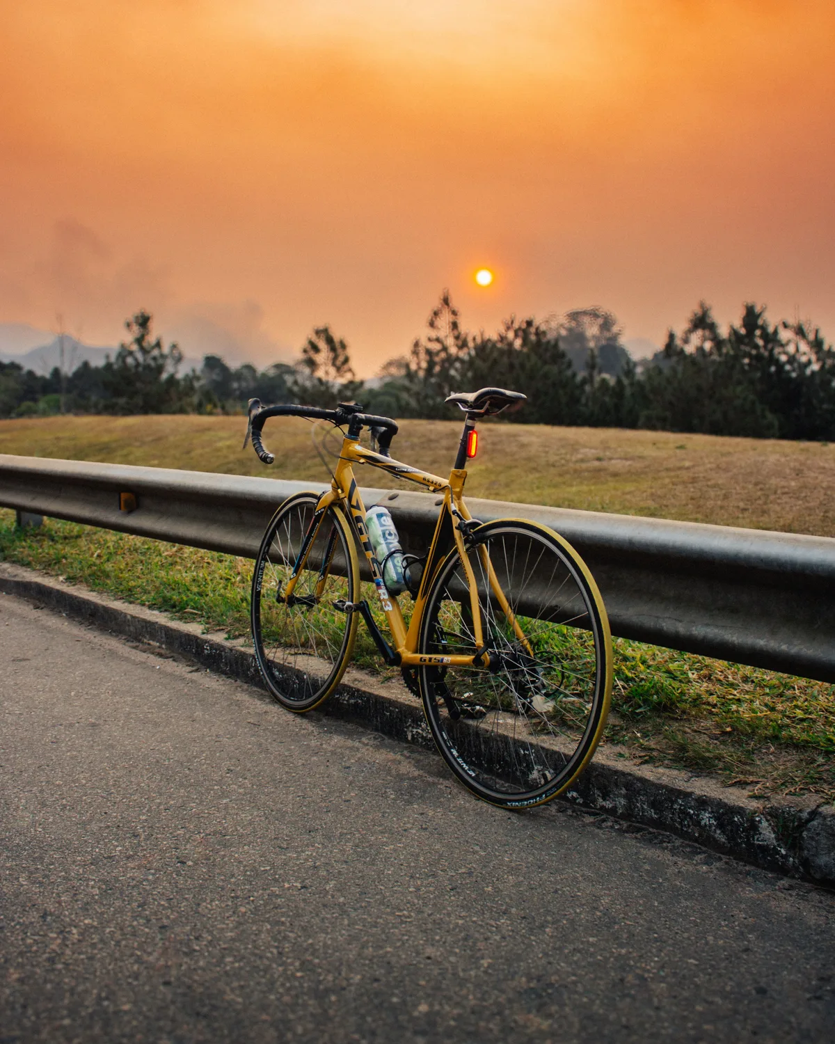 Bike — Road or mountain bike, side view